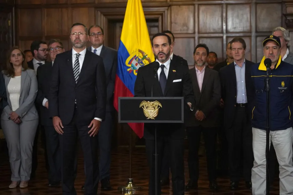 El presidente de Colombia, Abelardo de la Espriella, junto a sus colaboradores. Foto: EFE 