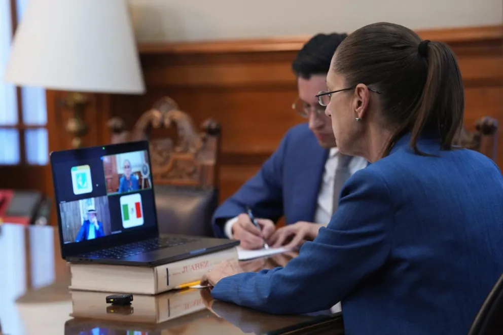 La Presidencia de México de su mandataria, Claudia Sheinbaum (d), hablando por videollamada con el presidente de Brasil, Luiz Inácio Lula da Silva. Foto: EFE  