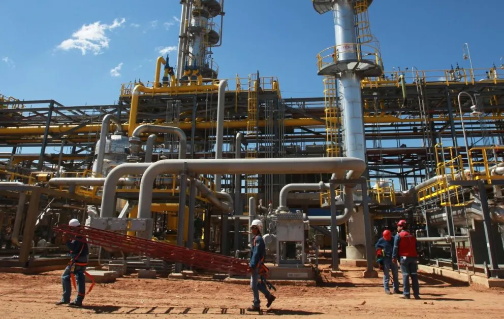 Una imagen referencial de una planta gasífera. Foto: EFE 