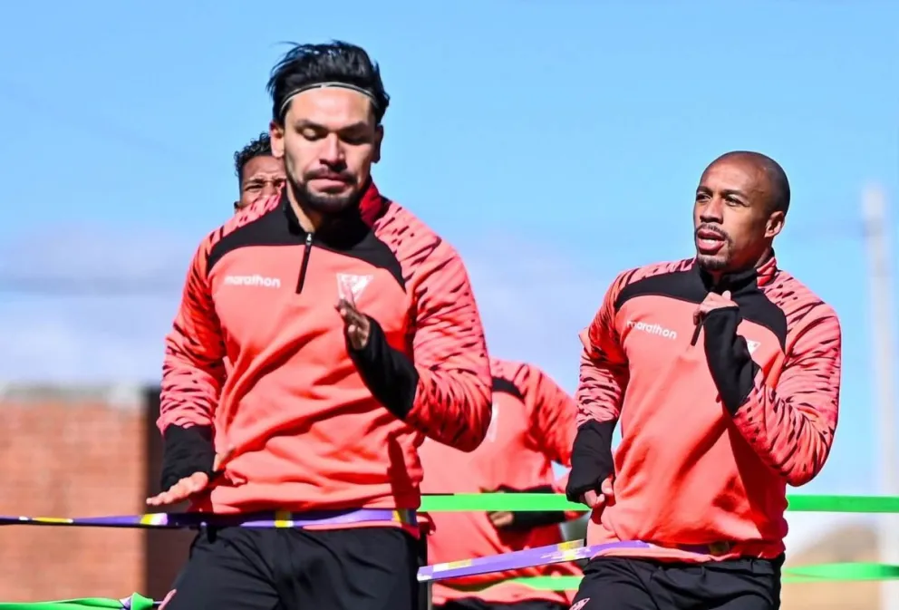 Entrenamiento del plantel de la banda roja. Foto: Club Always Ready.