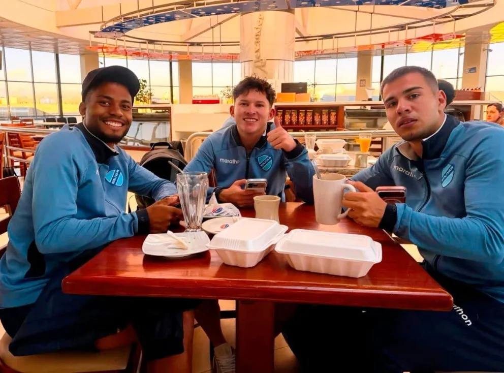 Los celestes viajan esta tarde a Santa Cruz y mañana pasan a Sao Paulo. Foto: CB