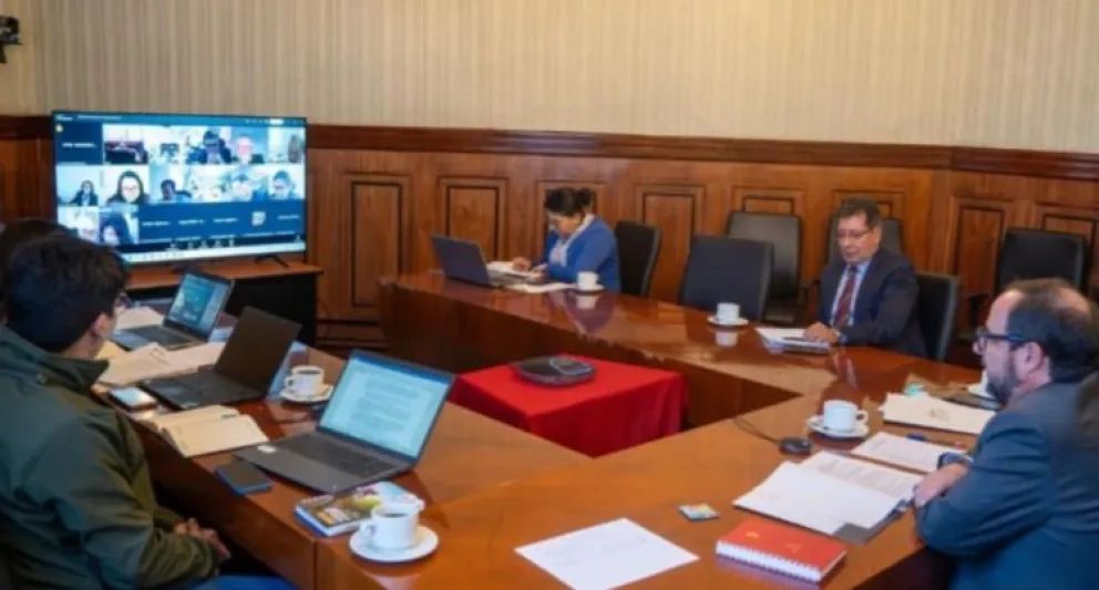 Las delegaciones de Bolivia y Chile trabajan para mejorar la logística de importación de carburantes. Foto: Cancillería