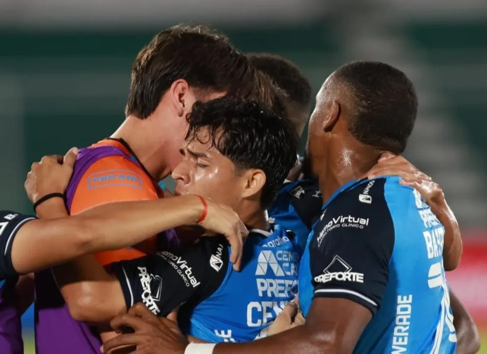 La celebración del tercer gol del cuadro celeste. Foto: Agencia Marka Registrada