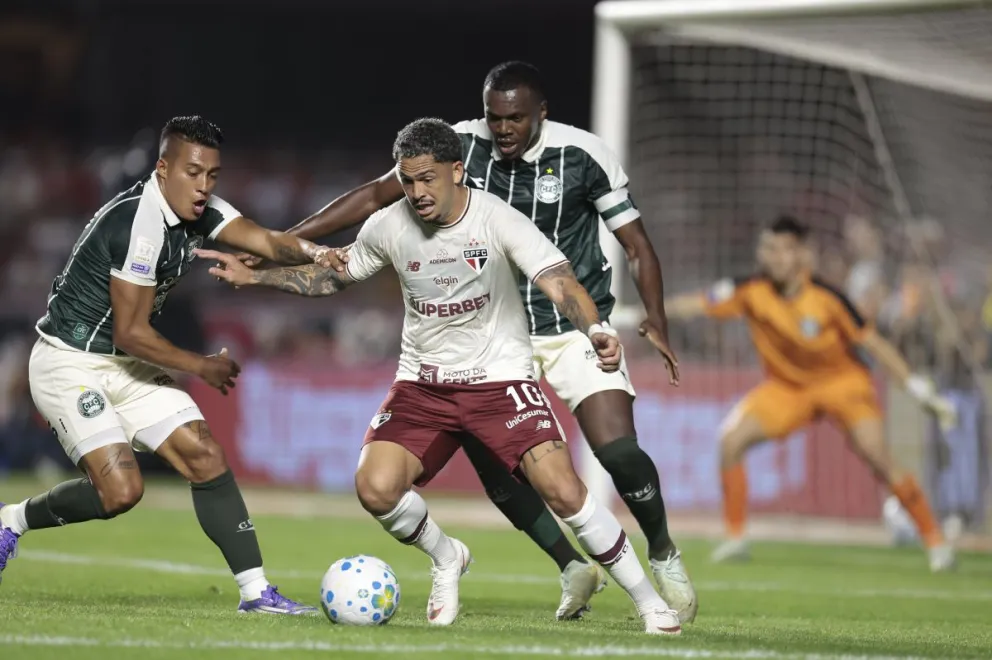 Una incidencia del juego entre Sao Paulo y Coritiba que terminó igualado. Foto: CSP