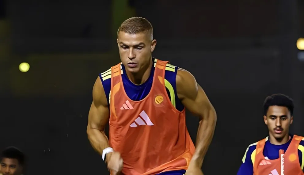 Cristiano Ronaldo, con nuevo look, en uno de los últimos entrenamientos de su club, el Al Nassr de Arabia Saudita.