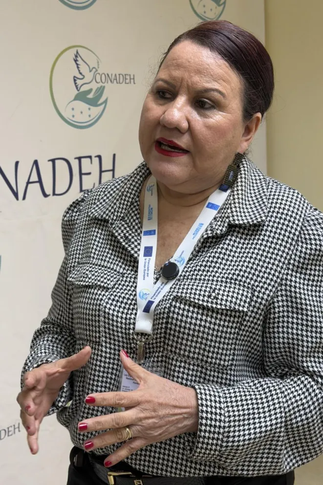 La coordinadora de la Defensoría de la Niñez del Comisionado Nacional de Derechos Humanos (Conadeh), Cándida Maradiaga, habla durante una entrevista con EFE en Comayagüela (Honduras). FE/ STR