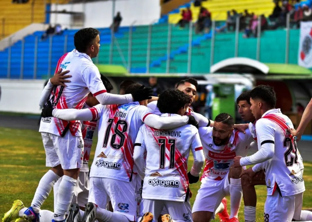 La celebración de los potosinos luego de conseguir el primer gol del encuentro. Foto: APG