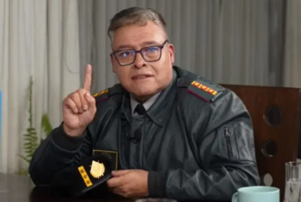 El exgeneral Juan José Zúñiga en la entrevista. Foto: Captura de imagen del programa "Que no te la charlen"