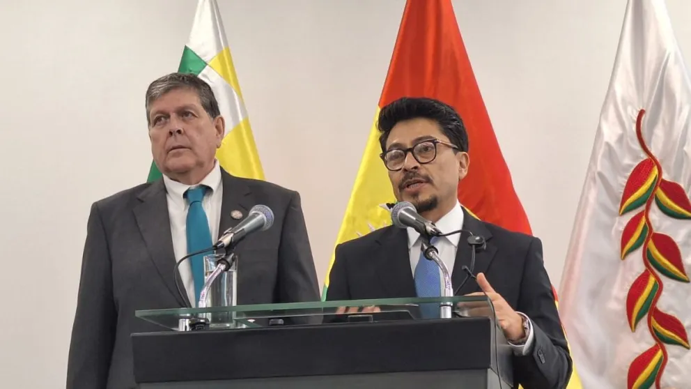 Los ministros de Hidrocarburos, Marcelo Blanco, y de la Presidencia, Fernando Aramayo. Foto: Visión 360