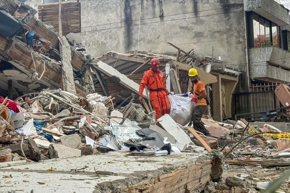 Fotografía que muestra una vivienda destruida este sábado en Cali (Colombia). Foto: EFE
