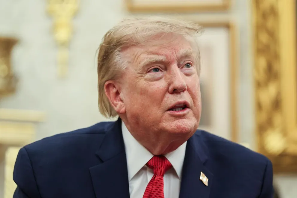 El presidente de Estados Unidos, Donald Trump, fue captado este 17 de agosto, durante una reunión en el Despacho Oval de la Casa Blanca, en Washington DC (EE.UU.). Foto: EFE