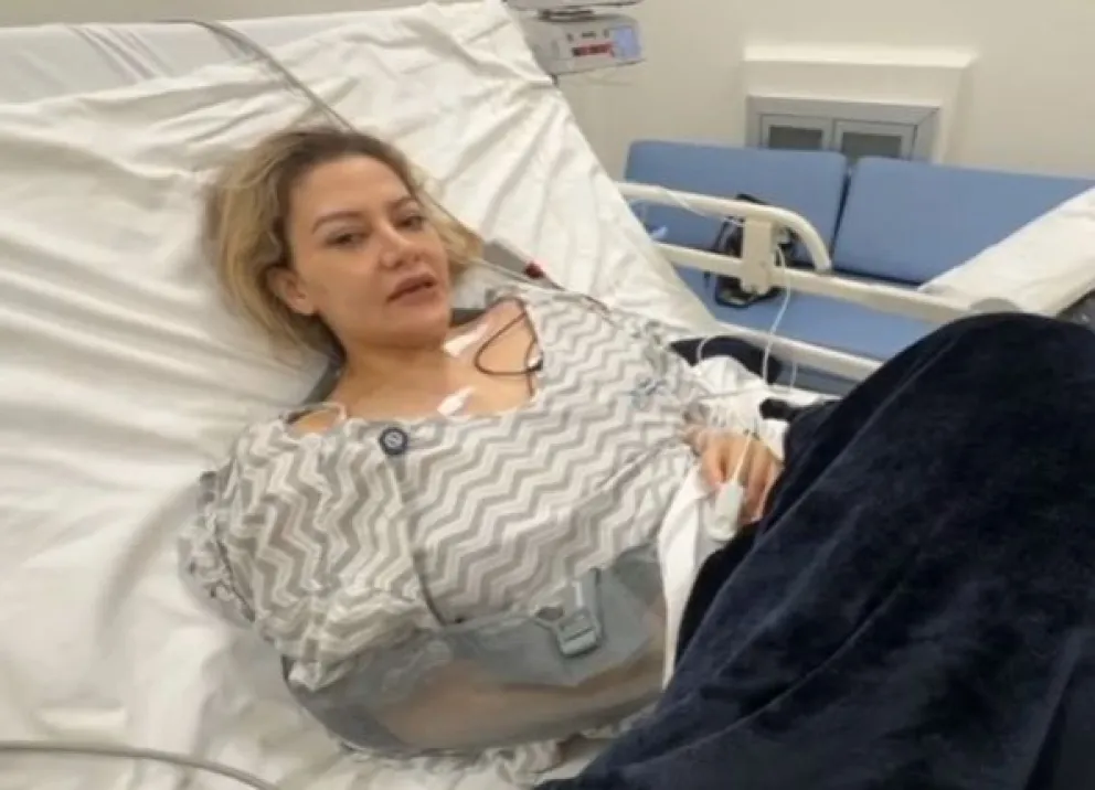 Nadia Beller en la cama del hospital donde se recupera del intento de asesinato. Foto: Captura de video