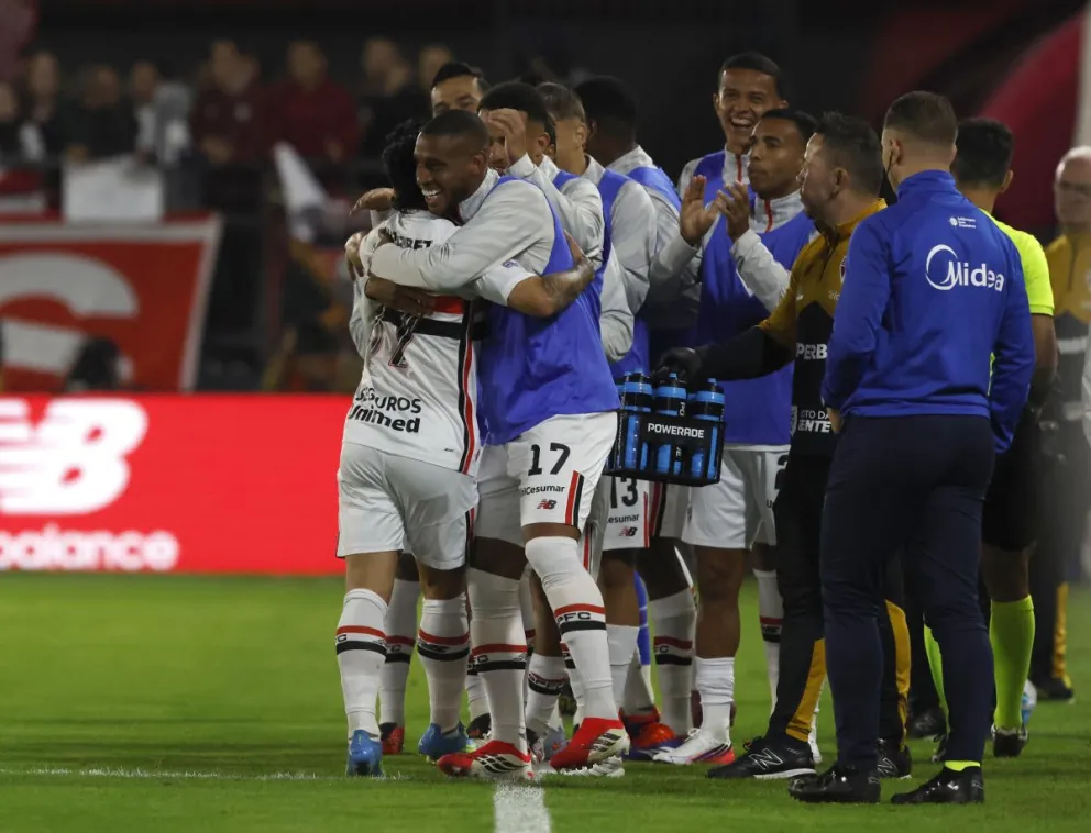 Jugadores del cuadro brasileño festejan un gol. Foto: Sao Paulo FC.