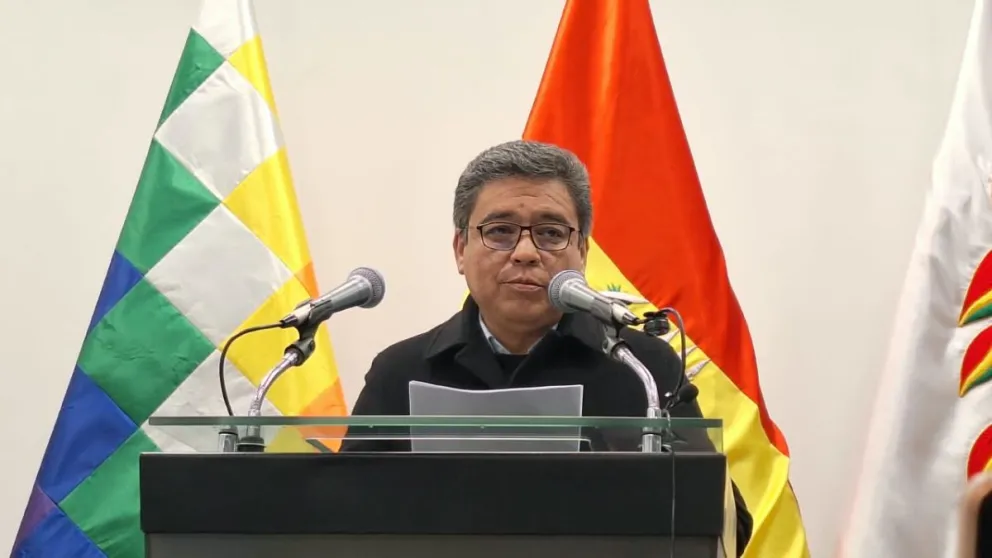 El vocero presidencial, José Luis Gálvez, en conferencia de prensa. Foto Saúl Gonzales