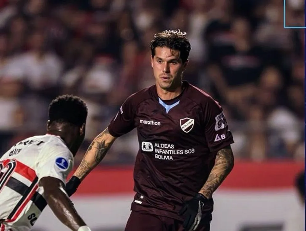 Incidencia entre la Academia (de morado) y Sao Paulo. Foto: Club Bolívar.