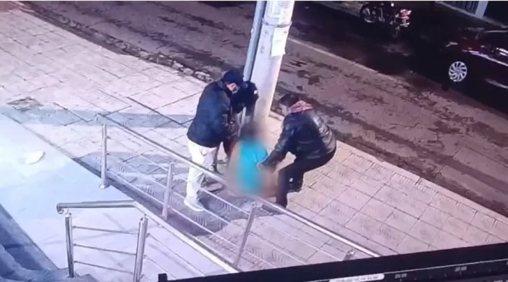 El hombre secuestrado de una clínica privada en Cochabamba. Foto: Cámaras de vigilancia/Facebook