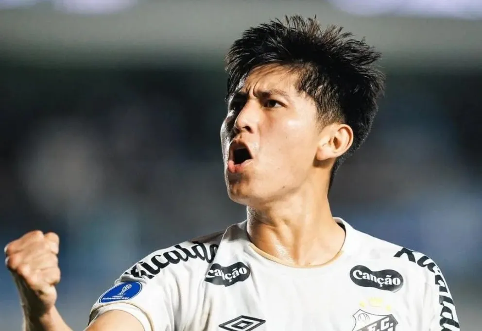 Miguelito Terceros festeja uno de los goles que marcó para el brasileño Santos. Crédito: Santos FC