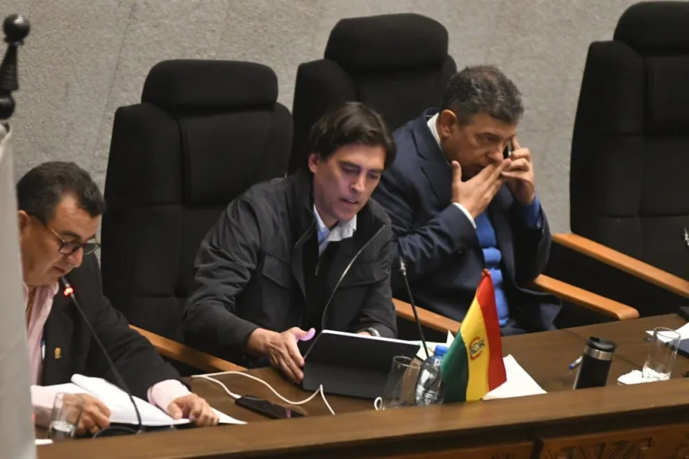 El ministro de Obras Públicas, Mauricio Zamora en su interpelación en el Legislativo, este miércoles. Foto: APG 