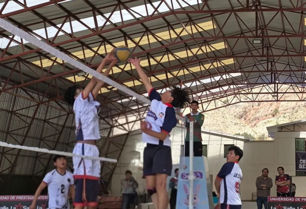 Uno de los partidos de la última fecha de grupos. Foto: Torneo Colegial de Vóley.