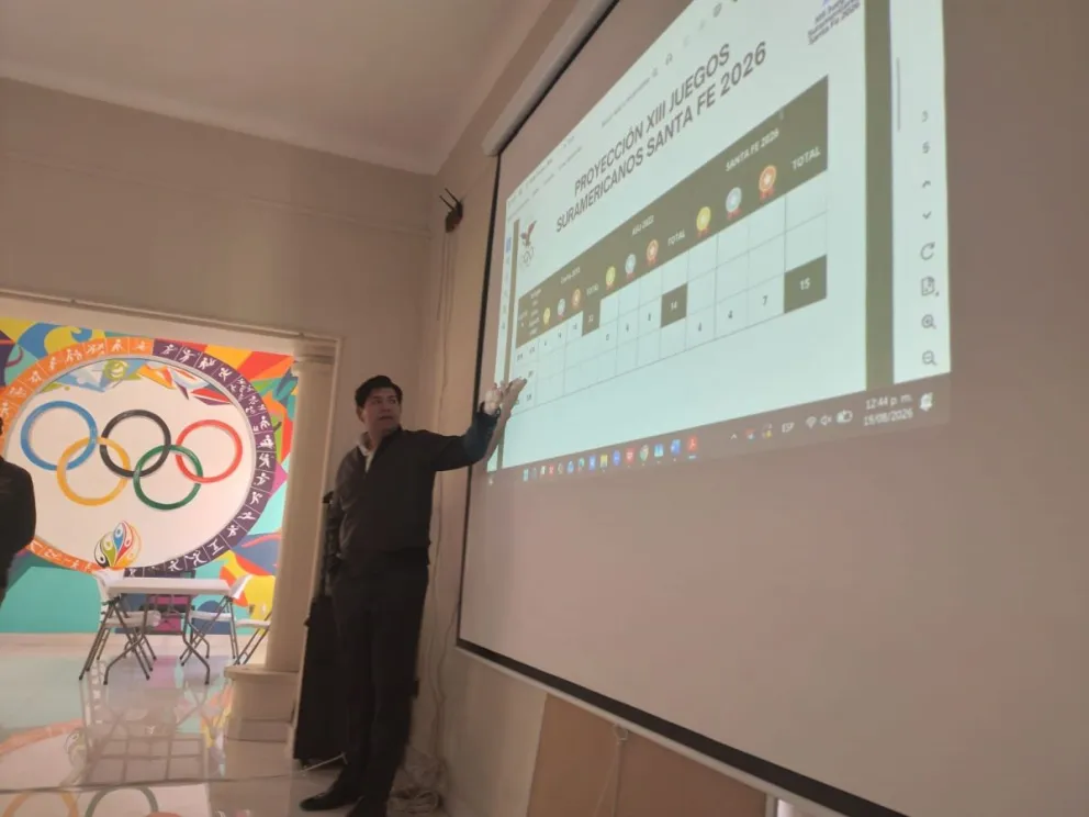 Martín Michel explica el detalle de la delegación nacional para los Juegos. Foto: APG.