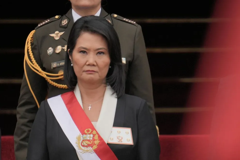 La presidenta de Perú, Keiko Fujimori, durante la ceremonia en la que fue reconocida como jefa suprema de las Fuerzas Armadas y la Policía Nacional de Perú, en el Patio de Honor del Palacio de Gobierno de Lima el pasado 29 de julio. Foto: EFE