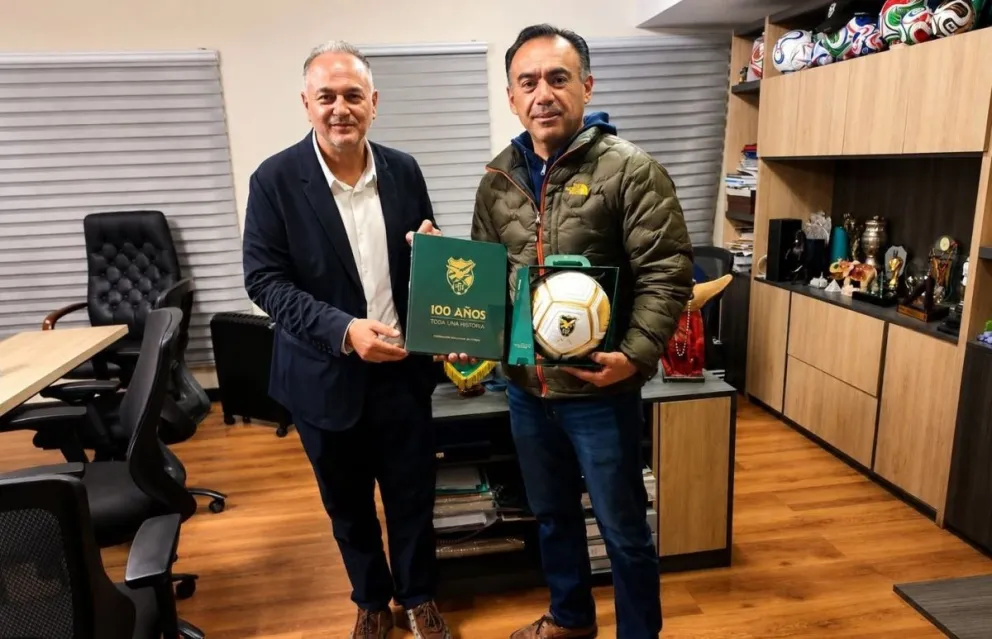 Costa (izq.) y Bustamante, tras la reunión que tuvieron. Foto: Viceministerio de Deportes.