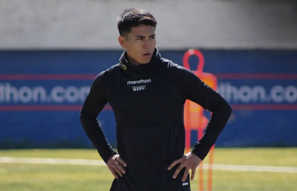 Gabriel Sotomayor en un entrenamiento del plantel atigrado en Achumani. Foto: Club The Strongest