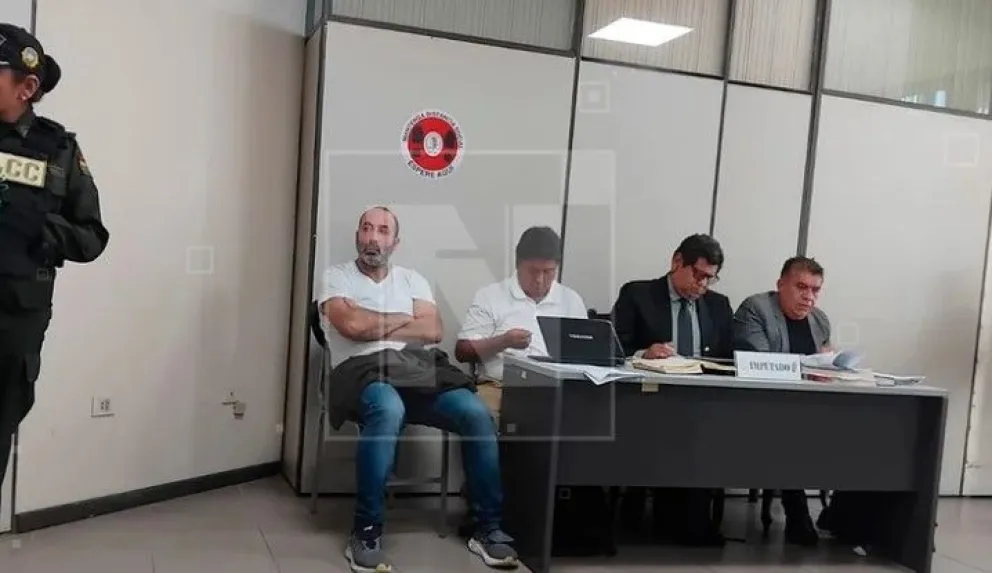 Fernando Cerimedo comparece ante un juez en Santa Cruz por la investigación de tentativa de feminicidio contra Nadia Beller, su expareja. Foto: Red Uno