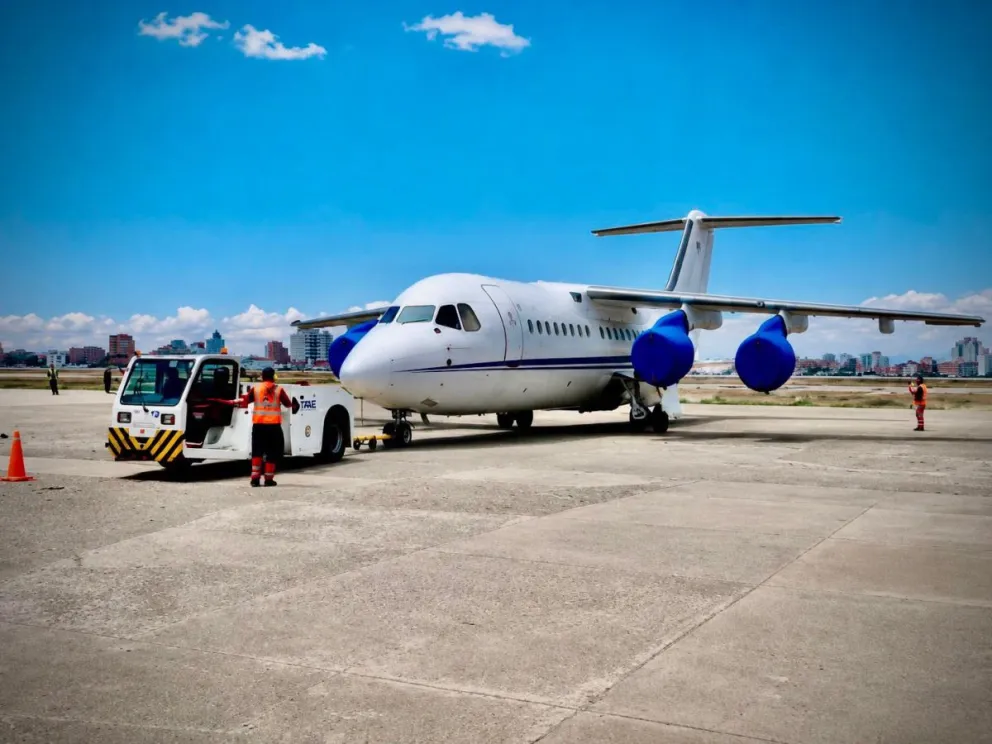 la primera de cuatro aeronaves del empresario orureño. Foto: Ministerio de Obras Públicas