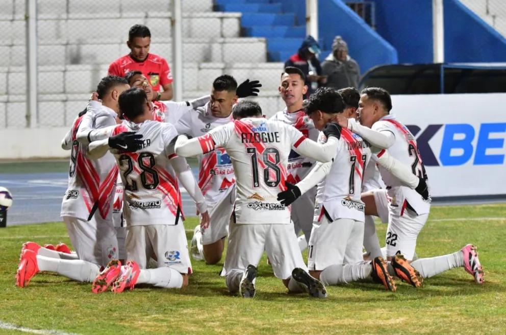 Jugadores de Nacional Potosí celebran su triunfo sobre Independiente. Foto: Agencia Marka Registrada