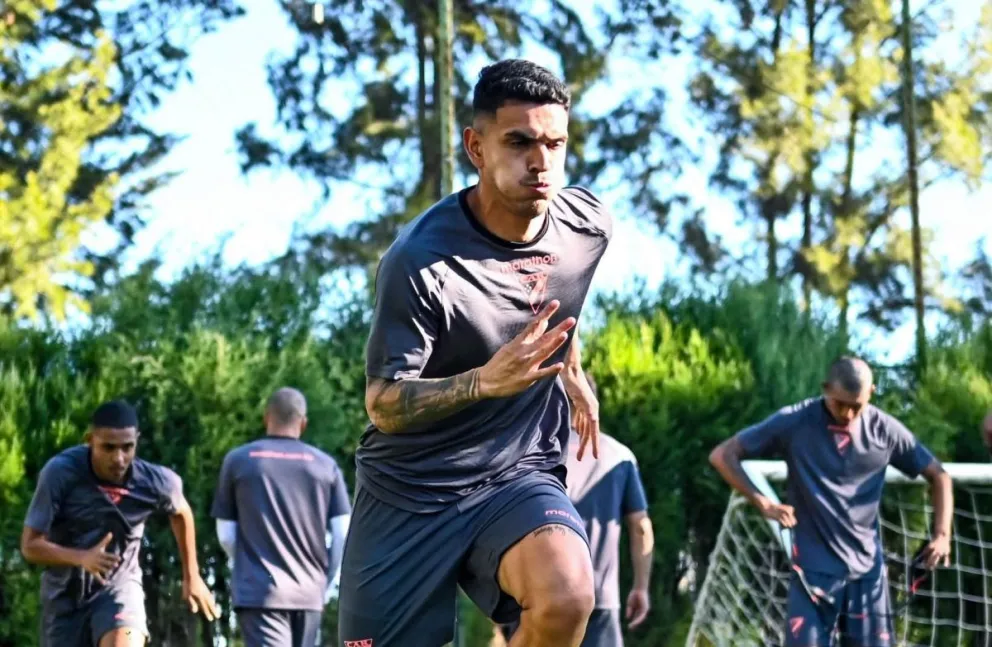 Richet Gómez y sus compañeros durante el cierre de entrenamientos del Millonario en Tarija. Foto: Club Always Ready 