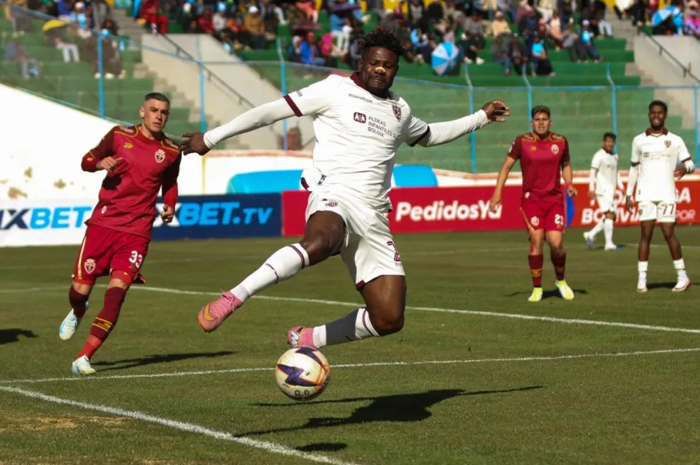 El momento previo de la lesión de Asprilla en el Bermúdez. Foto: APG.