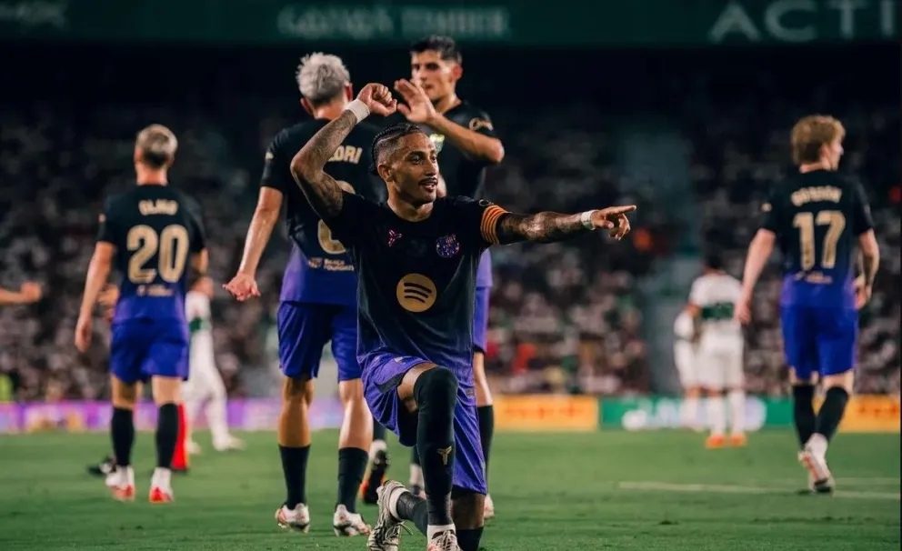 El brasileño Raphinha celebra el primer gol del Barcelona ante el Elche. Crédito: FC Barcelona 