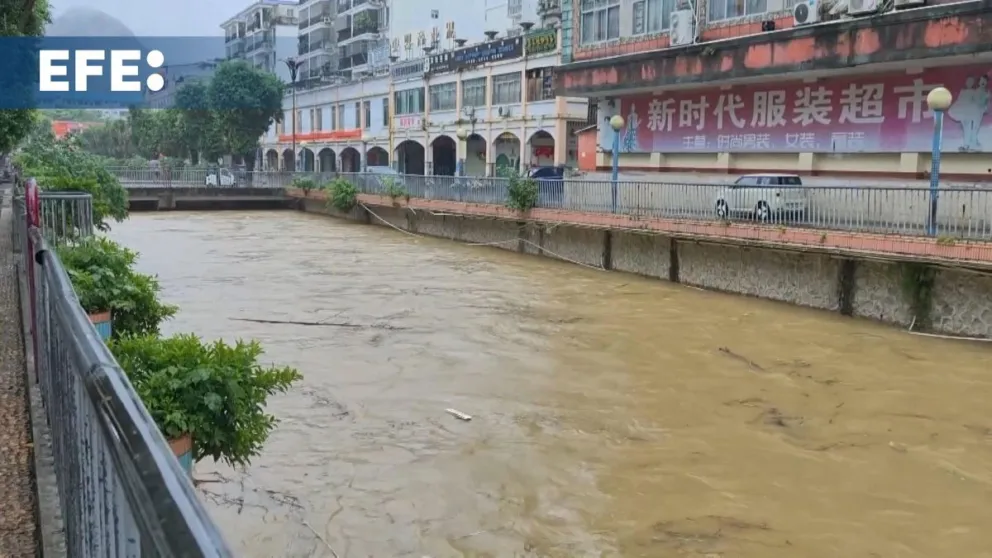 Captura de vídeo del paso del tifón Narra por China. Foto: EFE 