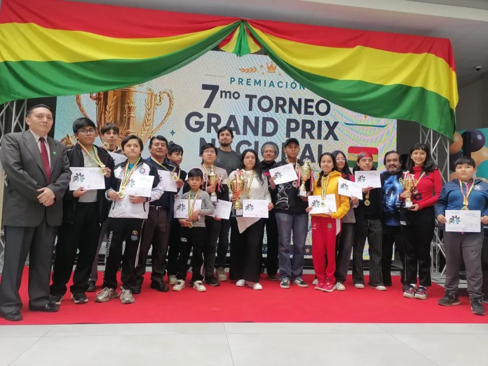 Los premiados del séptimo Grand Prix Nacional. Foto: Federación Boliviana de Ajedrez.