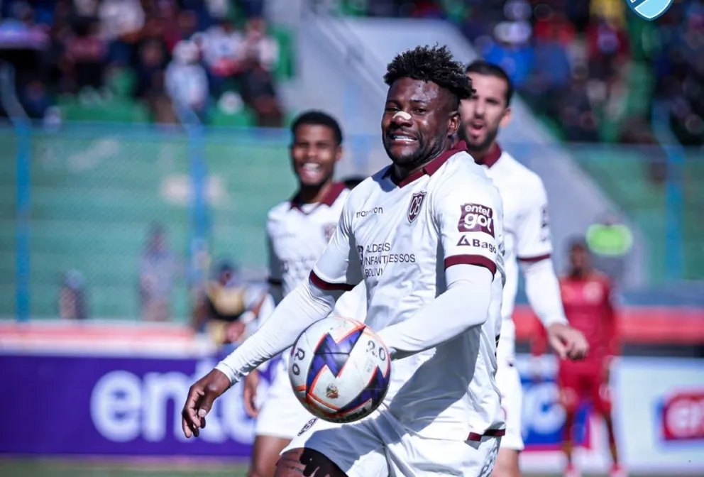 Asprilla durante el cotejo con Real Oruro. Foto: Club Bolívar.