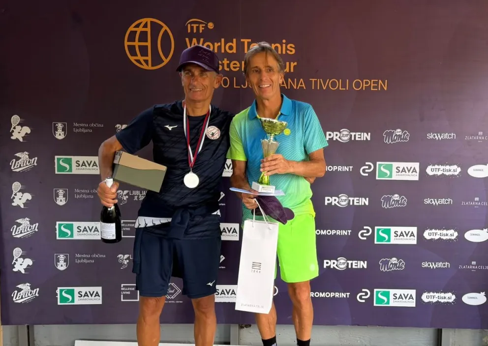 Eterovic (der.), con su trofeo de campeón en Eslovenia. Foto: "Chichi" Eterovic.