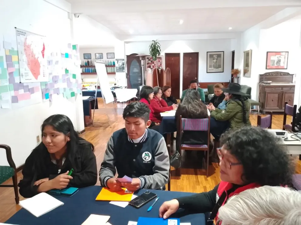 El conversatorio «Diálogos Urbanos: Análisis de coyuntura», realizado en La Paz. Esta sesión cerró un ciclo a nivel nacional. Fotos: Sumando Voces.

