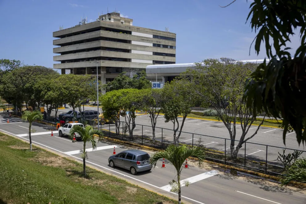 El edificio administrativo del Aeropuerto Internacional Simón Bolívar este 24 de agosto de 2026, en Maiquetia (Venezuela). Foto: EFE