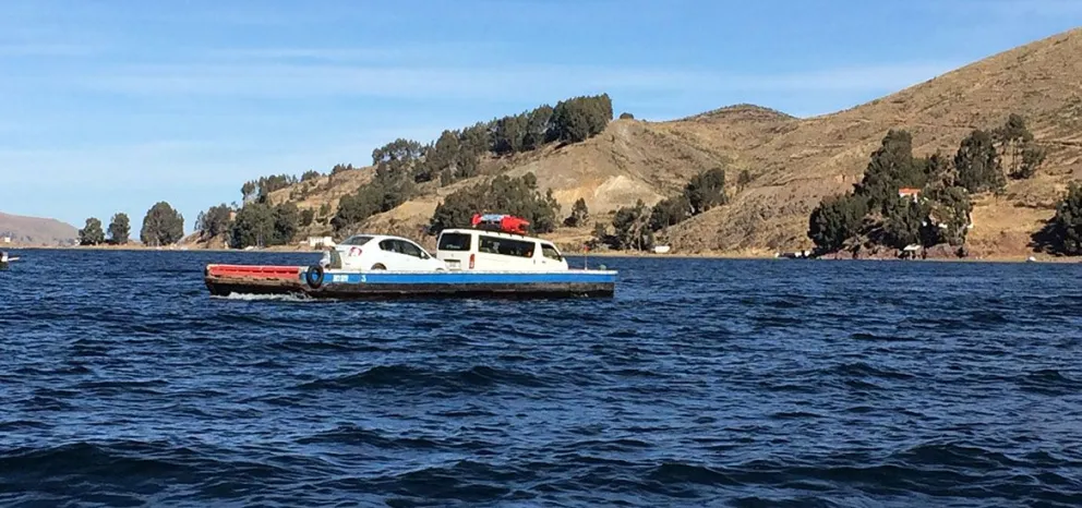 El estrecho de Tiquina en el Lago Titicaca. Foto: El Alteño/Facebook