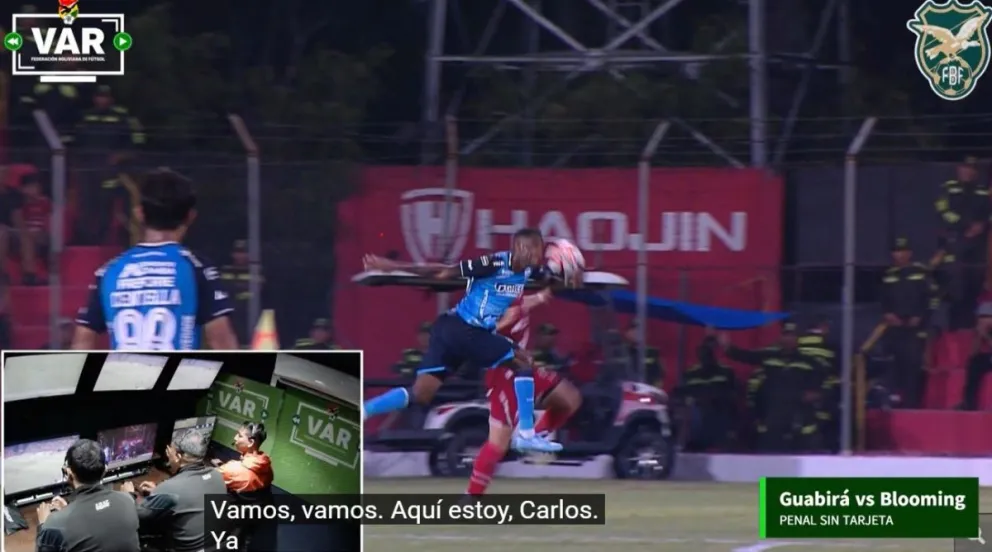 La mano que cometió Enoumba en el juego entre Blooming y Guabirá