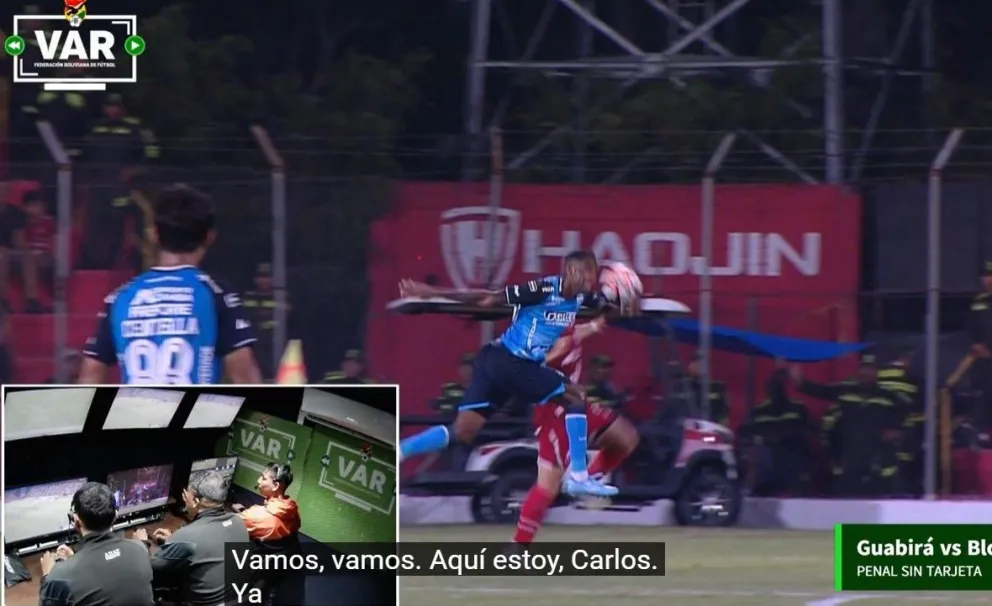 La mano que cometió Enoumba en el juego entre Blooming y Guabirá. Foto captura video