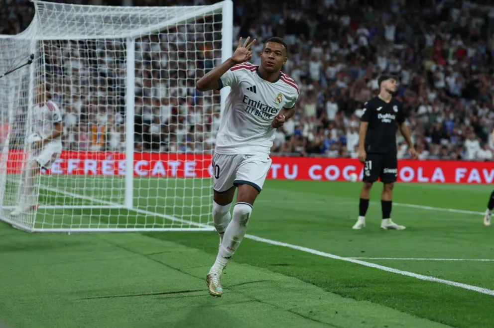 Mbappé celebra su tercer tanto para el conjunto blanco. Foto: EFE.