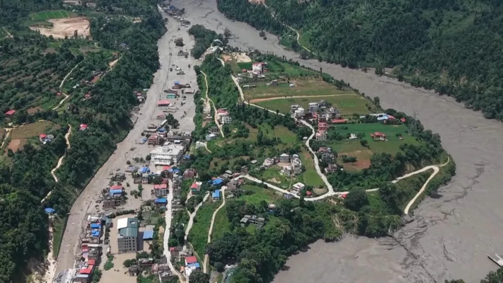 La riada que el 26 de agosto de 2025 impactó en el distrito nepalí de Rasuwa, en la provincia de Bagmati, y el colindante condado de Gyirong (en el suroeste de la región autónoma del Tíbet). Foto: EFE