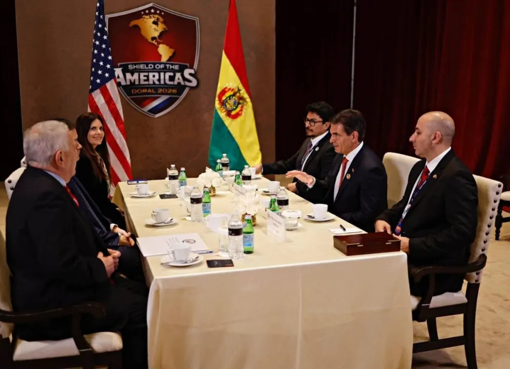 Una de las fotografías publicadas por Nadia Beller, en la que aparecer Fernando Cerimedo en una reunión oficial en Estados Unidos.