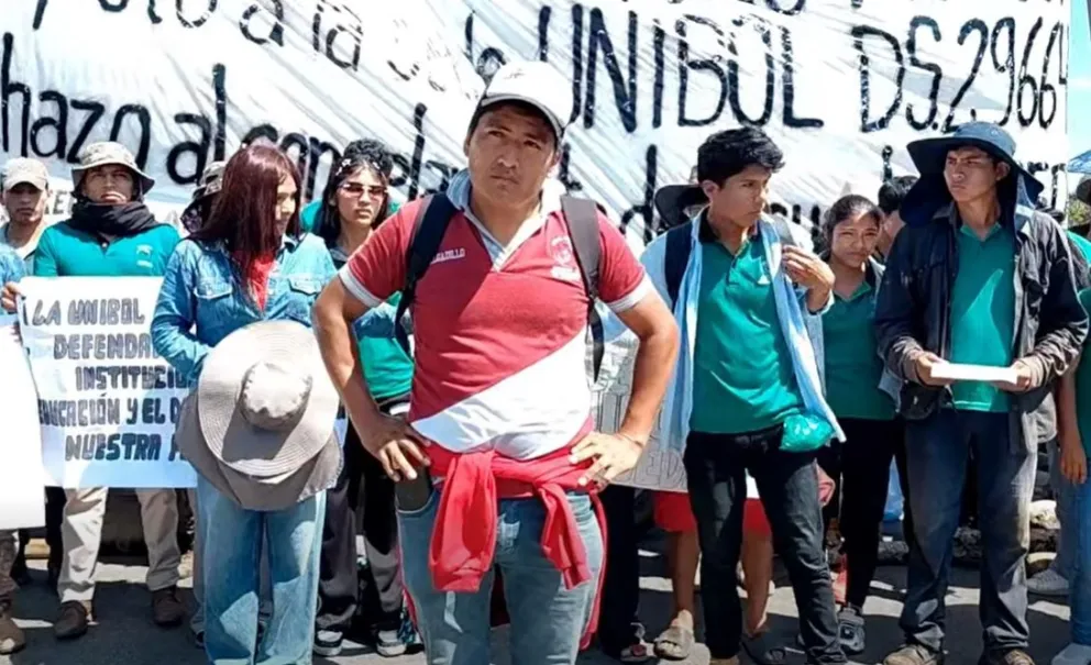 Representantes de los bloqueadores en el Chapare dan a conocer la decisión. Foto: Captura de RKC 