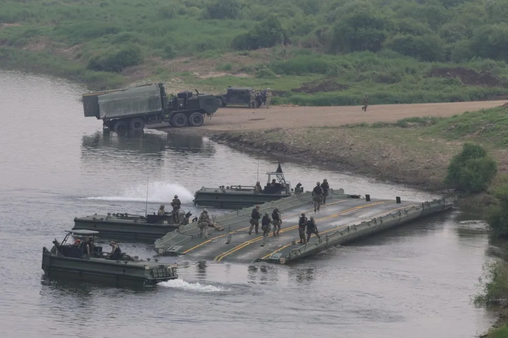 Tropas de EEUU  realizan un ejercicio militar en Paju (Corea del Sur) el 20 de agosto de 2026, en el marco de las maniobras anuales conjuntas Ulchi Freedom Shield, recortadas seis días por orden del presidente estadounidense, Donald Trump. Foto: EFE