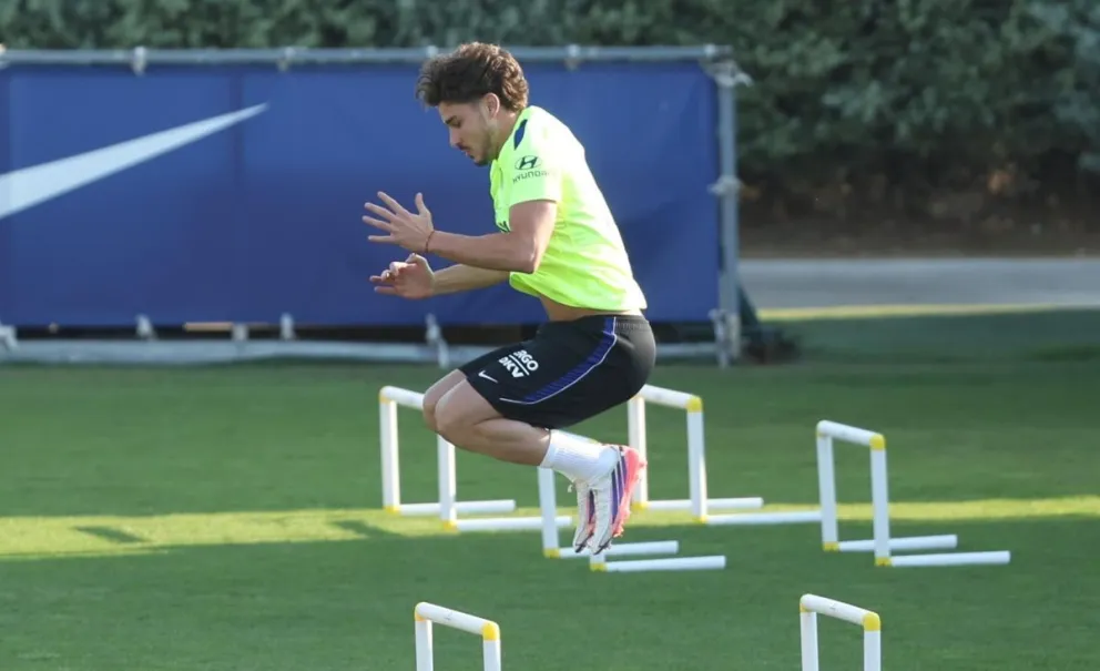 El argentino Julián Álvarez, jugador del Atlético de Madrid, en un entrenamiento anterior del plantel. Foto: EFE
