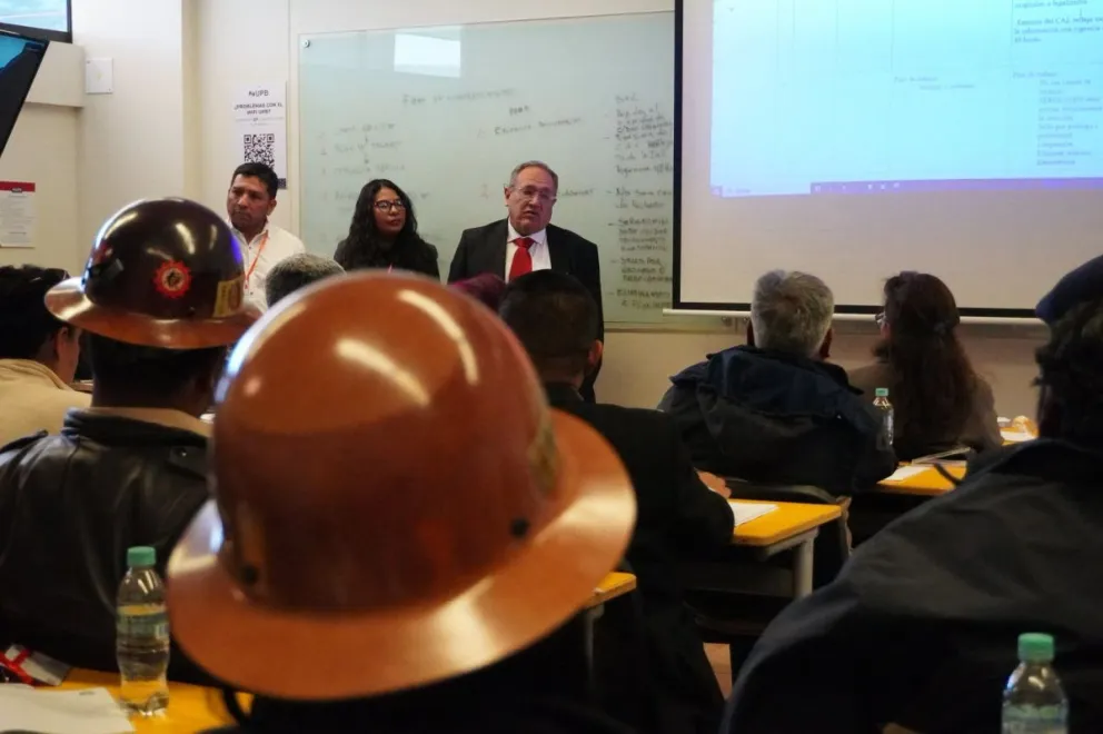 Marco Antonio Calderón, ministro de Minería, en acto de esta cartera de Estado. Foto: Facebook Ministerio de Minería