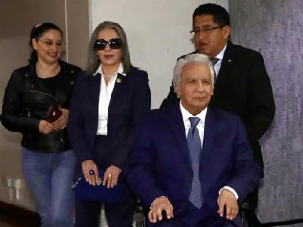 Fotografía del expresidente de Ecuador Lenín Moreno (c) que asistió a la audiencia en la que conocerá su sentencia en el denominado caso Sinohydro, en Quito (Ecuador). Foto: EFE